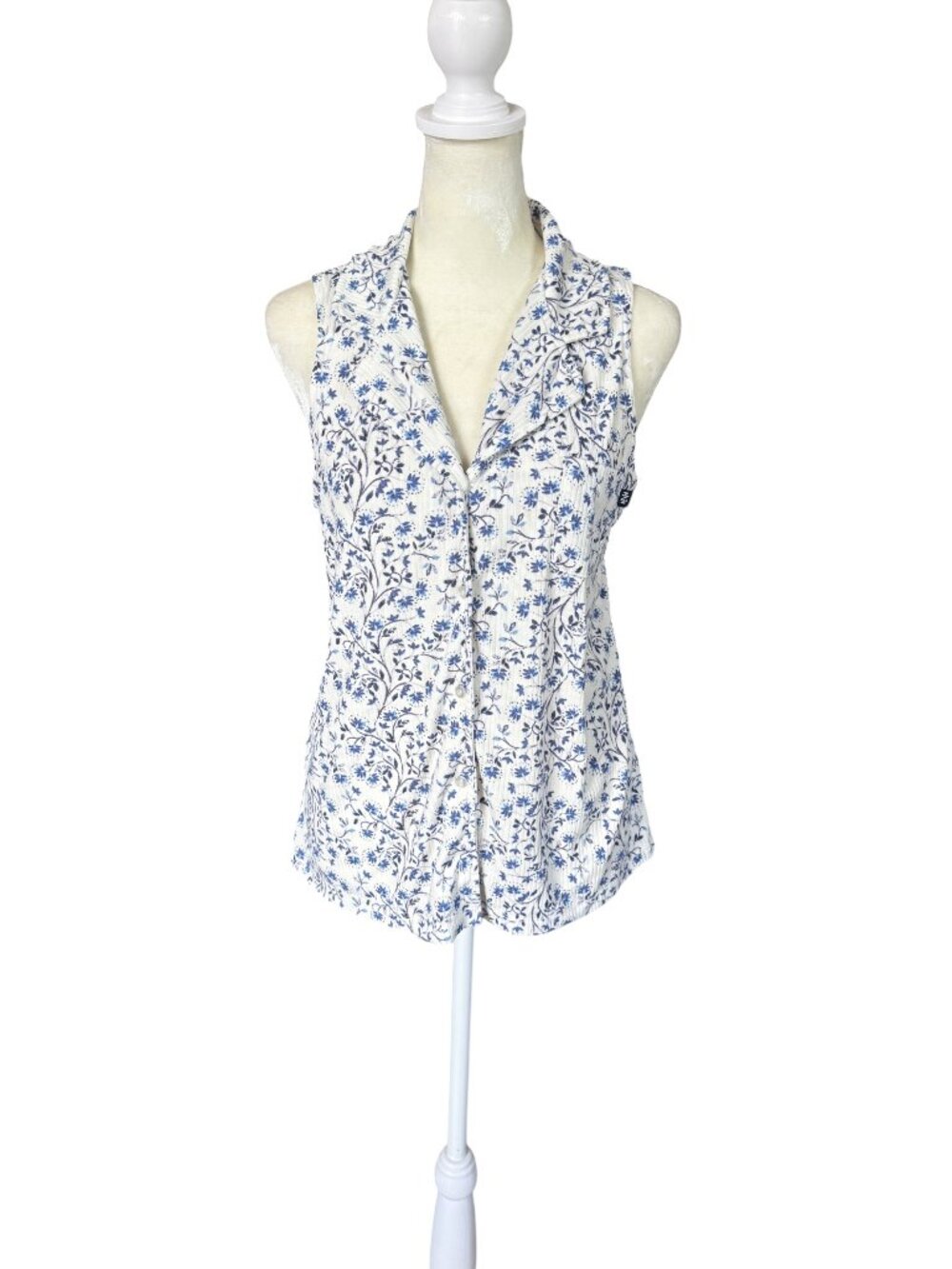 IZOD blue and white floral sleeveless button down collared shirt size small